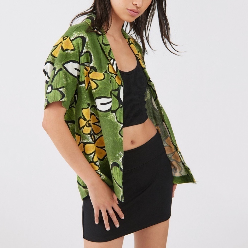 NWT Urban Outfitters BDG Dylan Souvenir Linen Tropical Button Down Top